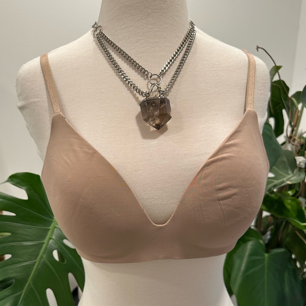 VS • Nude V-Neck Bra • 36B